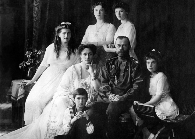 Grupni portret porodice Romanov.jpg